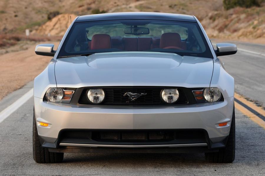  Ford Mustang GT 2011 года  (фото 14 из 90)